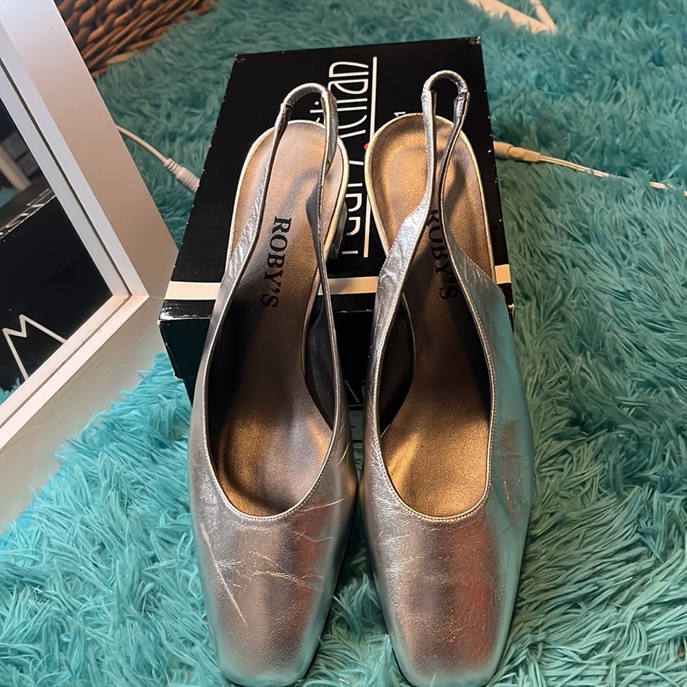 Silver Pump - image 3